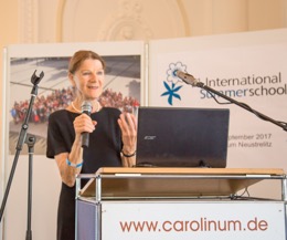 Prof. Dr. Sigrid Jacobeit als Präsidentin der International Summerschool am Gymnasium Carolinum in Neustrelitz